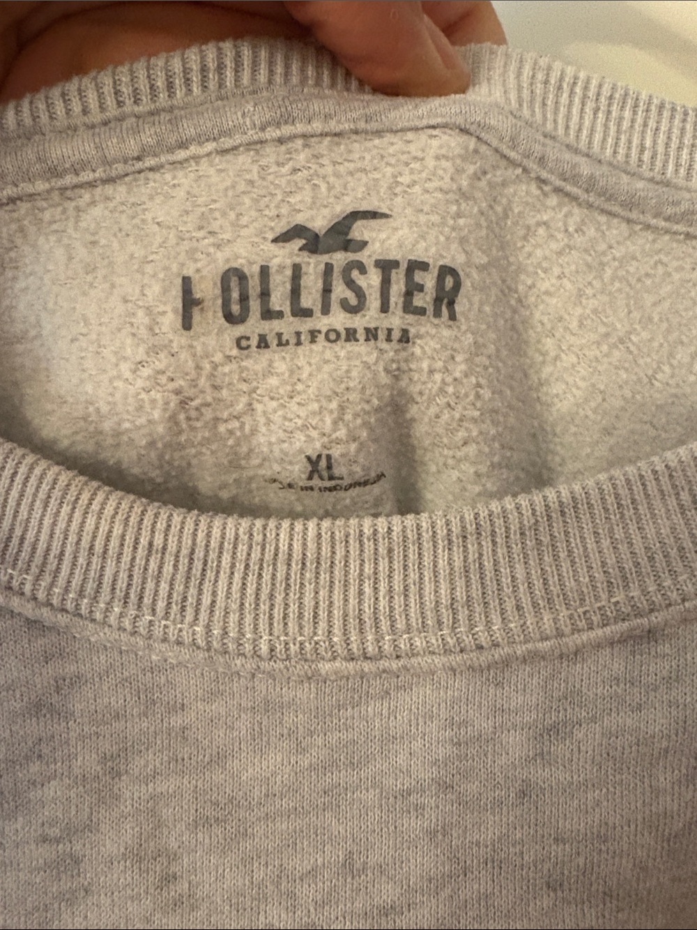 Hollister Gray Crewneck Sweatshirt with Dark Green NYC Graphic - Picture 2 of 4